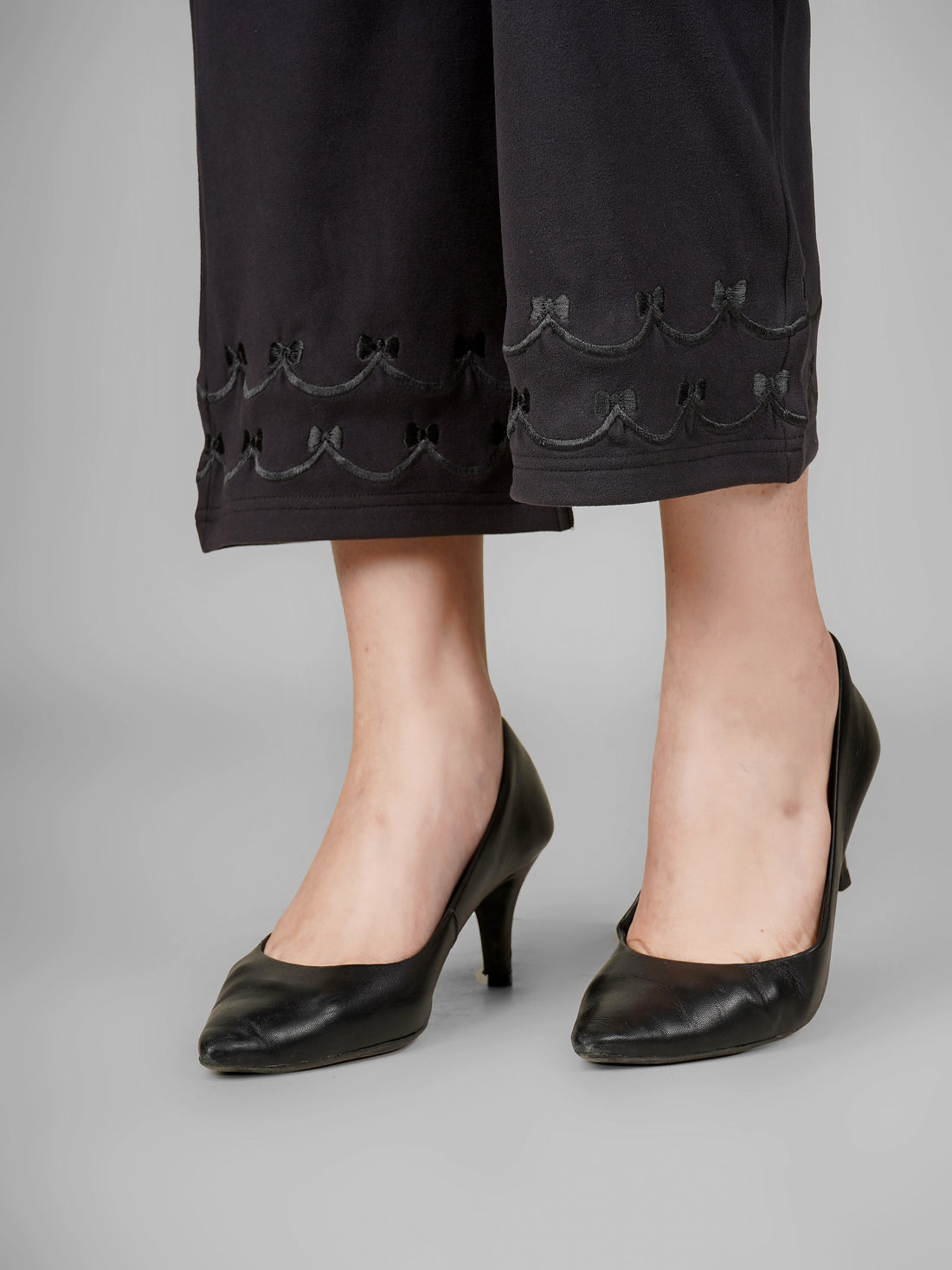 Elegance Wave Embroidered Pant